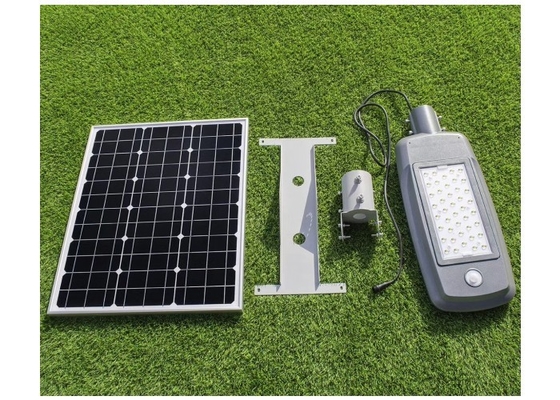 با دوام خورشیدی بادوام چراغ خیابان خیابان 5500K IP65 50W با پنل خورشیدی قابل چرخش